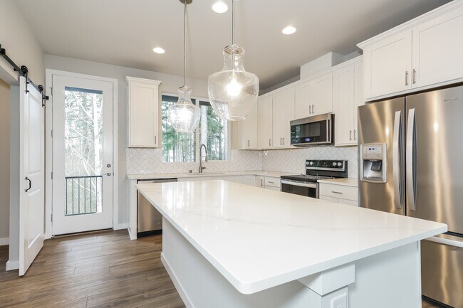 Building Photo - 13421 Admiralty Way