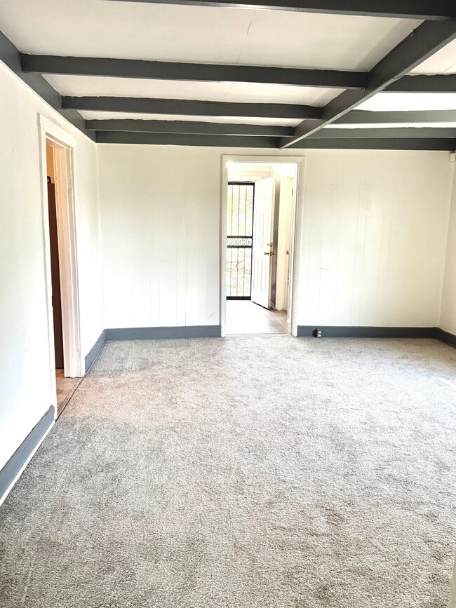 Building Photo - 3734 John Mallette Dr