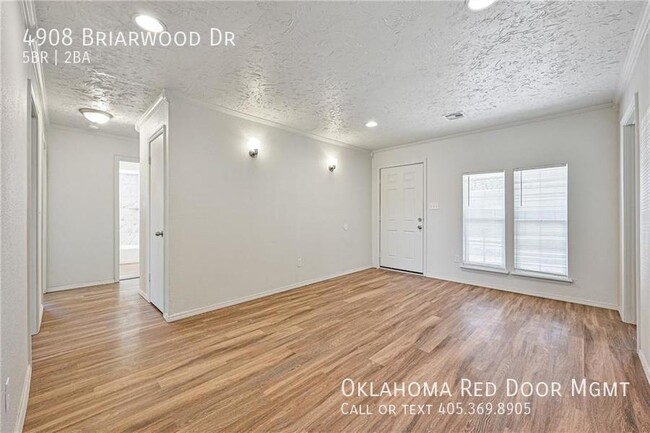 Foto del edificio - Available now! 5 Bedroom in SE OKC!