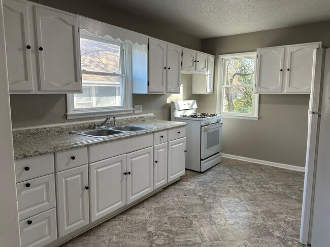 Foto del edificio - 3821 E 58th St