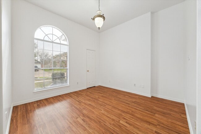 Building Photo - 6831 Catarina Cir