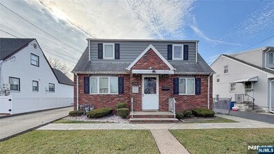 Building Photo - 154 Charlton Ave