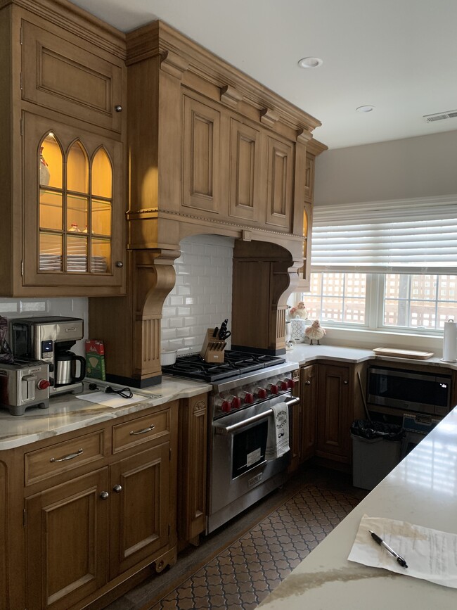 Chef’s kitchen - 2420 Derbyshire Rd