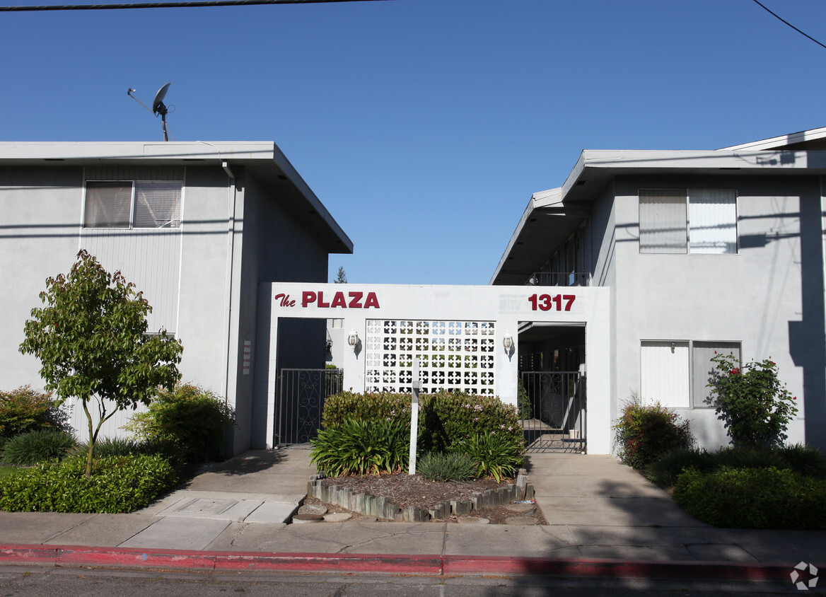 Foto del edificio - Plaza Garden Apartments