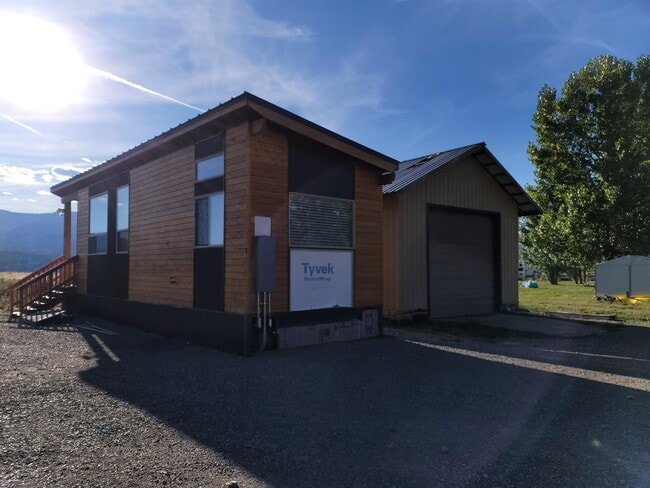 Building Photo - 205 Cottage Ln