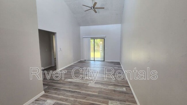 Building Photo - 2430 N Seabury Pl