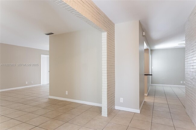 Building Photo - 1461 Wyndcliff Dr