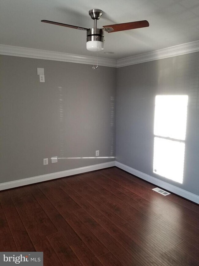 Building Photo - 2009 2nd St NE