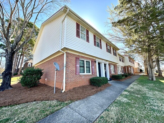 Foto del edificio - 5812 Hunting Ridge Ln