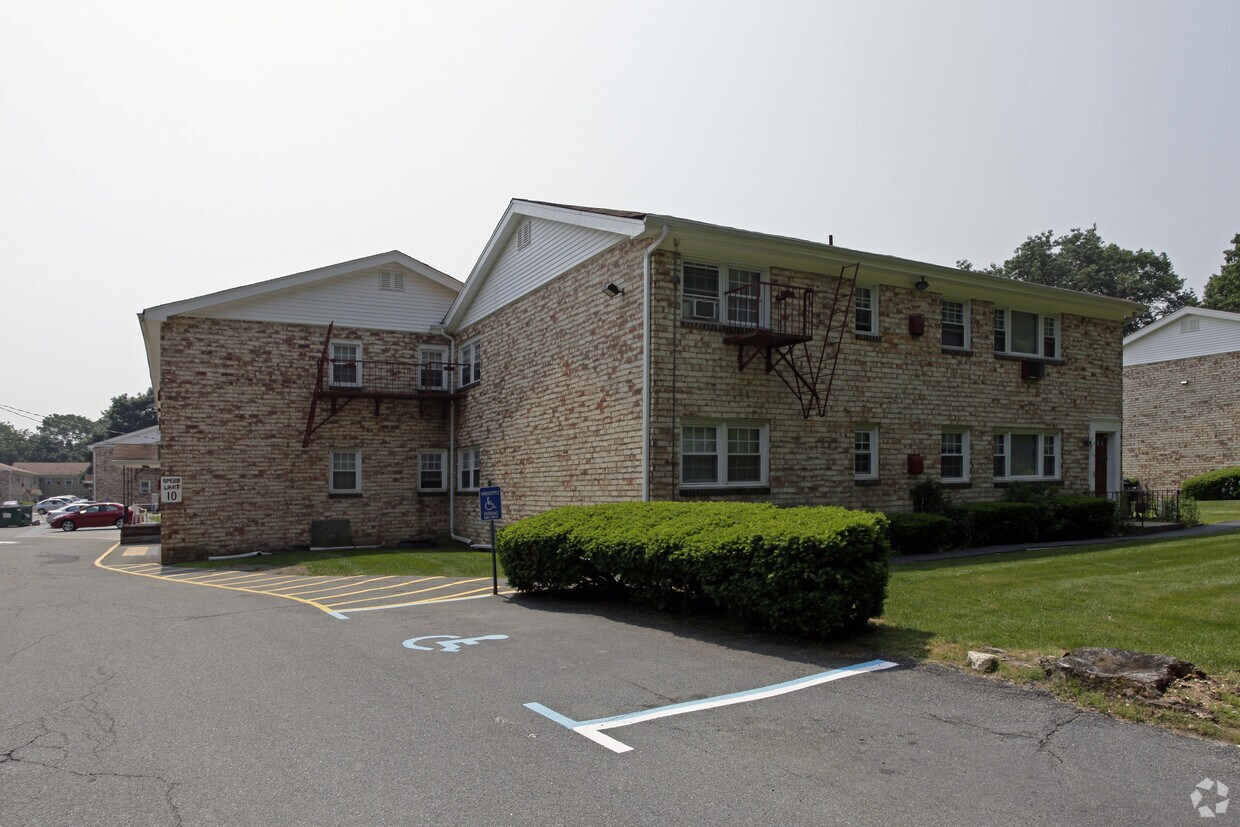 Newtonian Gardens Apts Apartments in Newton, NJ