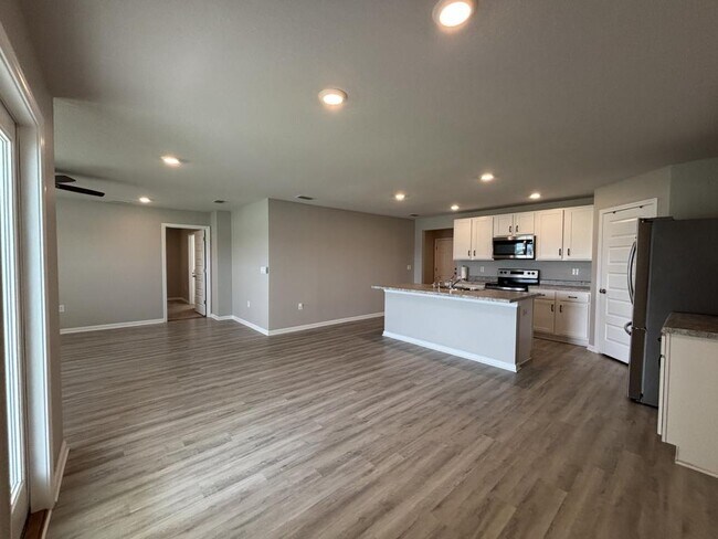 Building Photo - 6359 Bellavia Ln