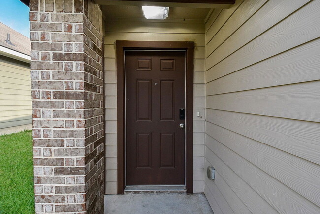 Building Photo - 946 Oak Falls Dr