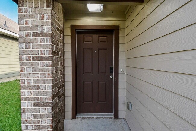 Foto del edificio - 946 Oak Falls Dr