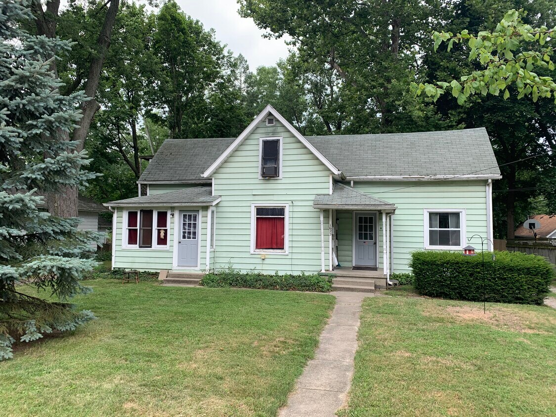 1625 S Main St Unit B, Goshen, IN 46526 Apartments in Goshen, IN