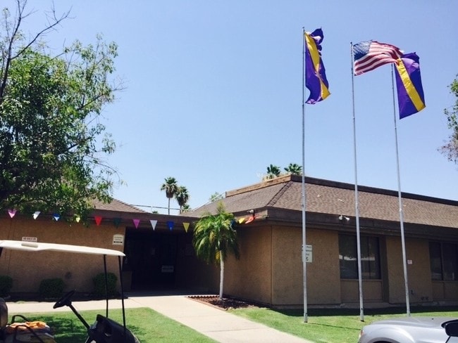 Building Photo - Country Club Village MHC
