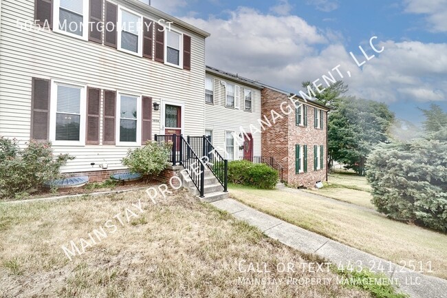 Building Photo - End Unit Renovated 3 Bedroom Townhome W/ F...