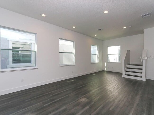 Building Photo - Stunning Home in College Park; Upgraded Fi...