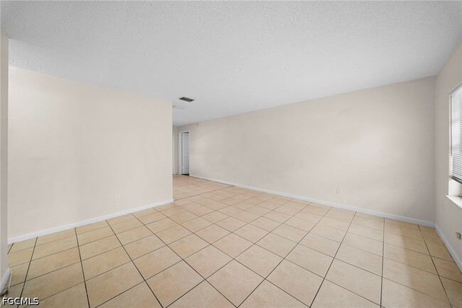 Building Photo - 5553 Fifth Ave