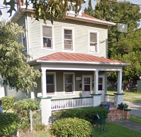 Primary Photo - 2200 Pearl St
