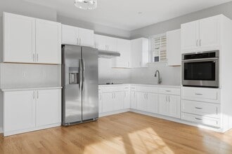 Building Photo - 19 Simon St