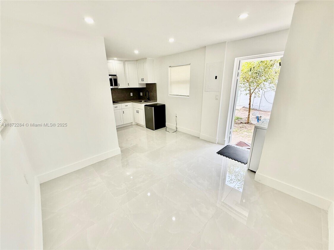 Primary Photo - 2885 NW 56th St