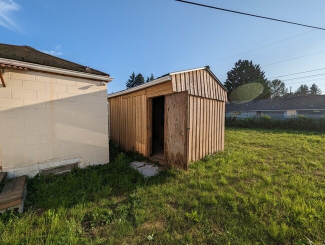 Building Photo - 615 Bridges Ave S