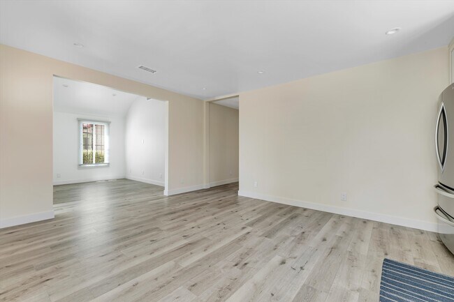 Building Photo - 1455 S Cochran Ave
