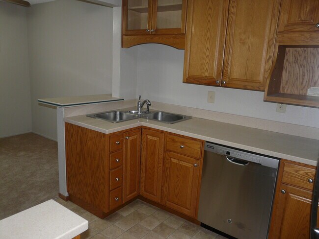 Building Photo - Updated 2 Bedroom 2 Bath Condo in Santa Clara