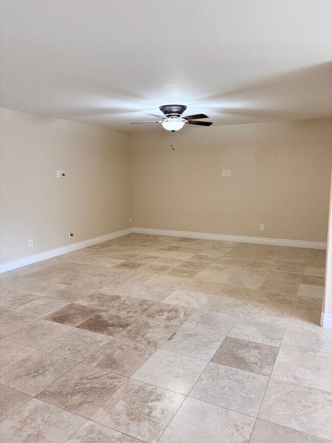 Foto del edificio - **STUNNING 4 BEDROOM/3 BATHROOM/2 CAR GARAGE/GATED COMMUNITY HOME IN MESA (SOUTHERN & LINDSAY)**
