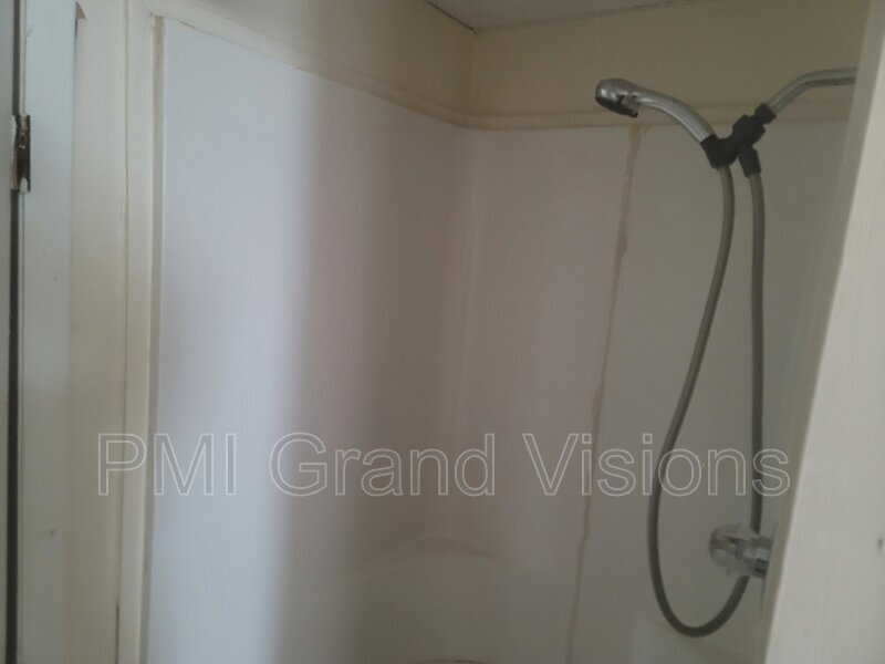 601 Monroe Ave Unit 5, Charleston, IL 61920 Condo for Rent in