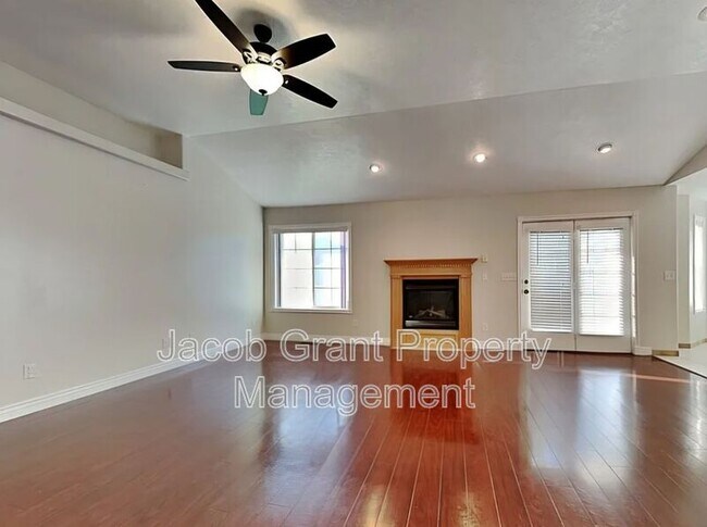 Foto del edificio - 3030 Devonwood Dr