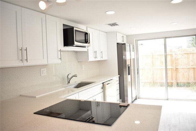 Foto del edificio - 6901 Raleigh St