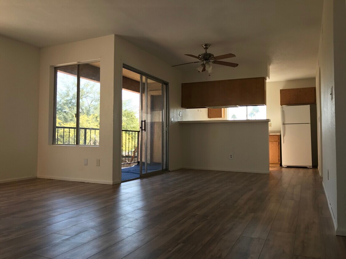 Foto principal - 9850 E Birchwood Ave