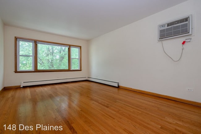 Building Photo - 148 Des Plaines Ave