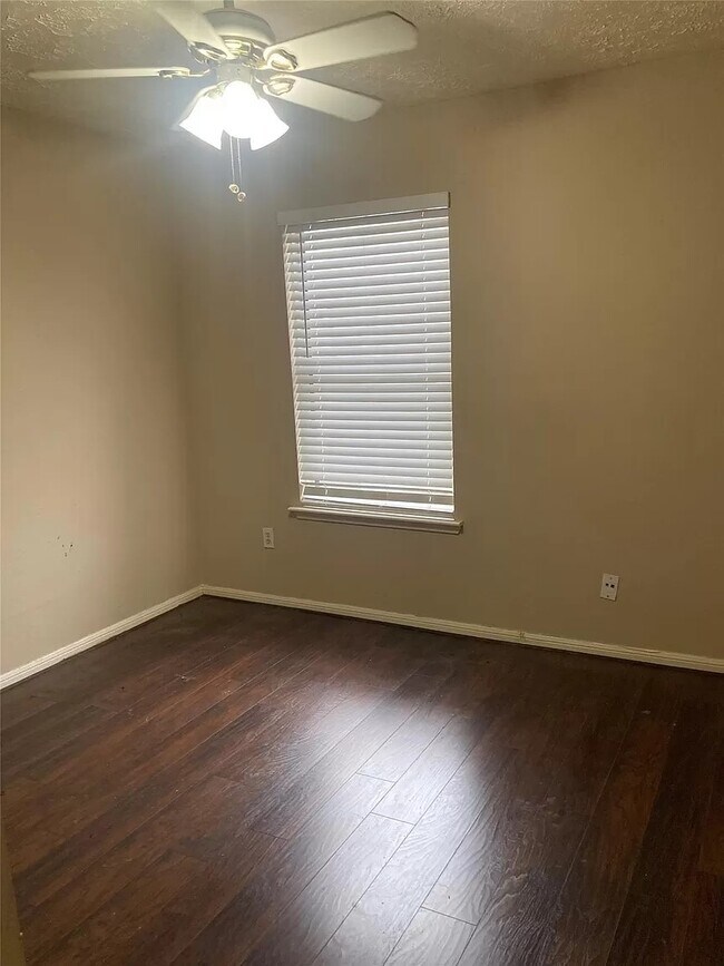 Foto del edificio - 9022 Wilcrest Dr