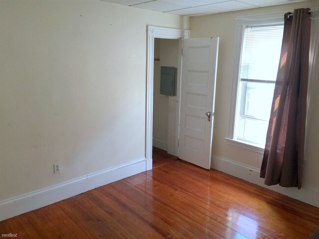 Building Photo - 539 Adams St