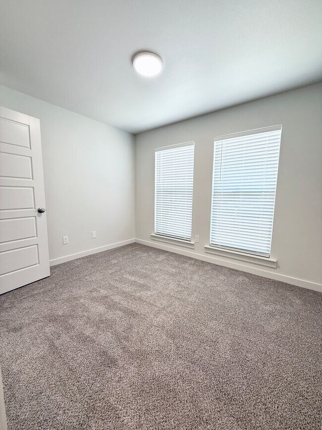 Foto del edificio - Brand New 3/2/2 Build Located On Cul-De-Sac In Matador Pointe!
