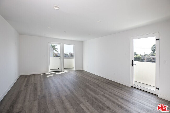 Foto del edificio - 1434 W 9th St