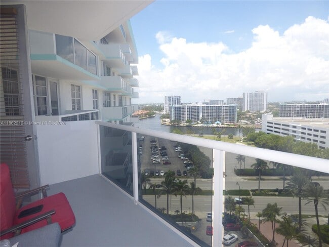 Foto del edificio - 3725 S Ocean Dr