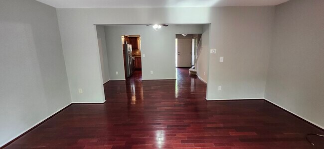 Foto del edificio - 3602 Old Creek Rd
