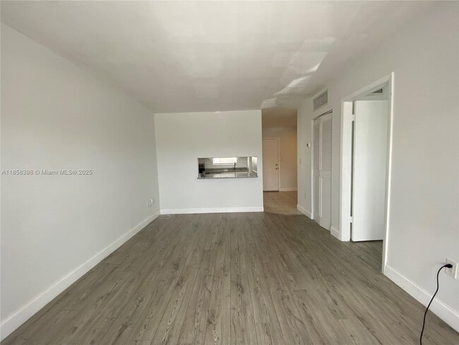 Foto del edificio - 6503 Winfield Blvd