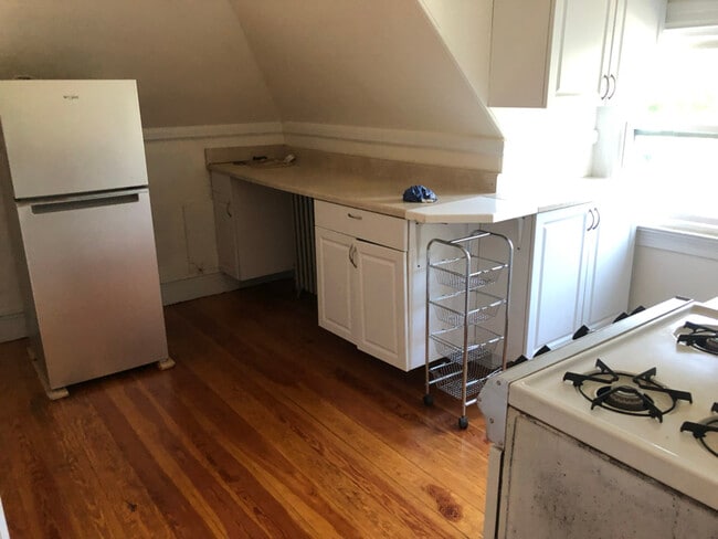 Building Photo - 98 Thorndike St