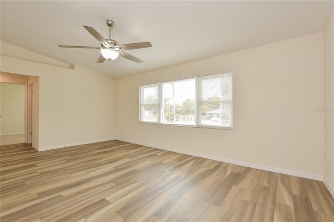 Foto del edificio - 245 Williams Ave