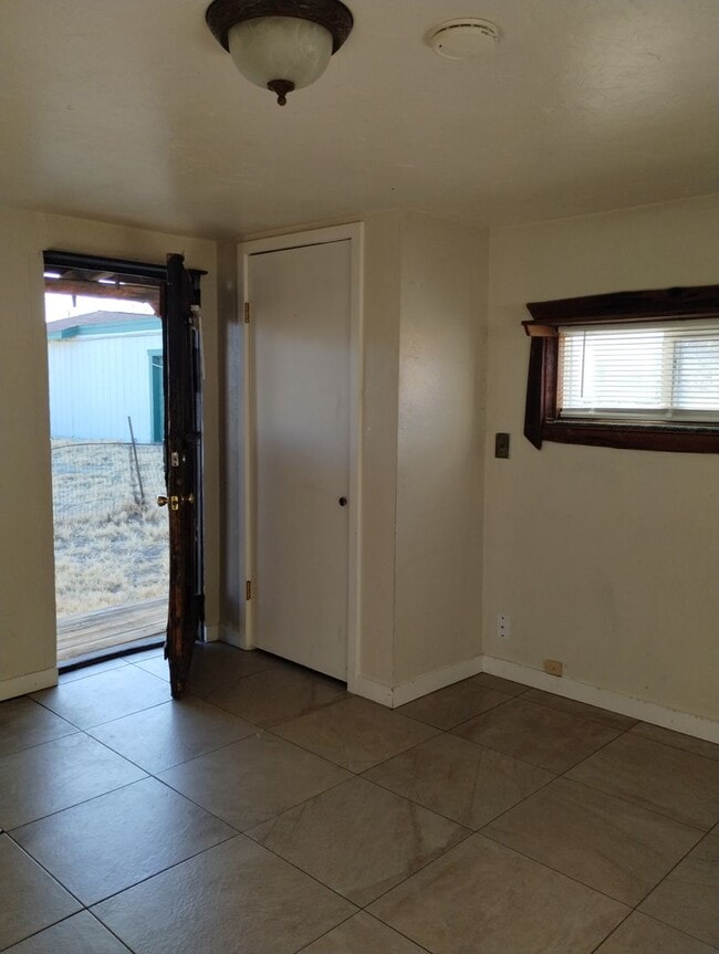 Building Photo - Cozy Studio Cabin with fenced yard.