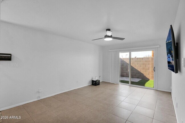 Foto del edificio - 1808 E Center Ln