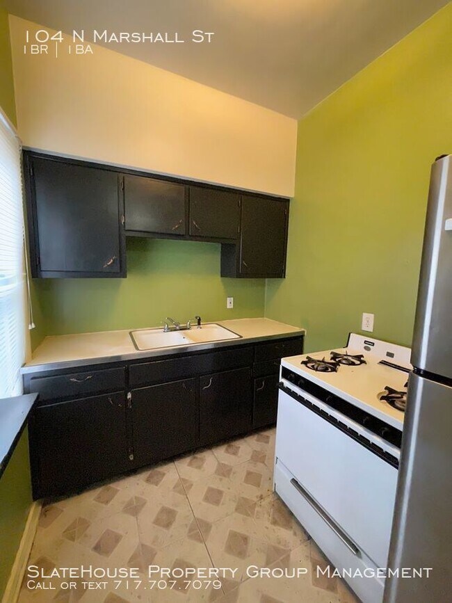 Building Photo - 1 Bedroom Apartment with private entrance