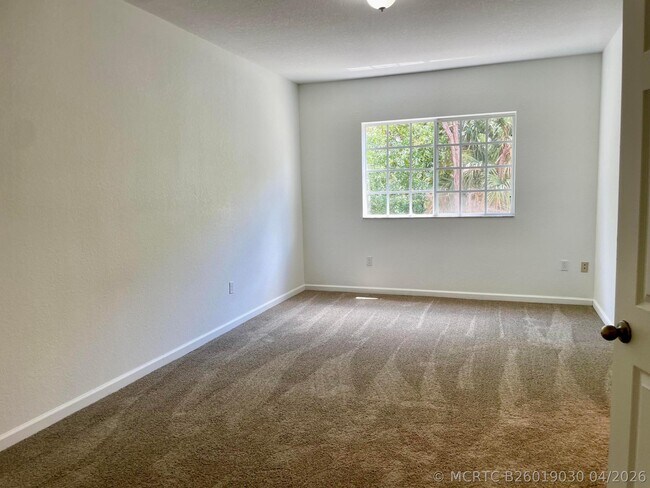 Building Photo - 5064 SE Mariner Garden Cir