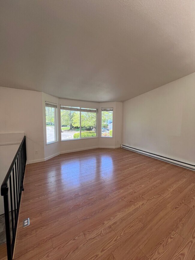 Building Photo - CLA876-890