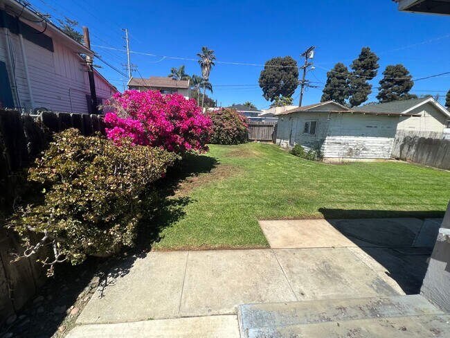 Foto del edificio - Walk to Beach, Garage, Yard, Hardwood Floo...