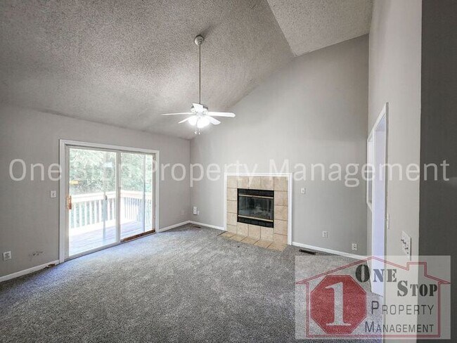 Foto del edificio - Gorgeous 3-Bedroom, 2-Bathroom home in Ray...